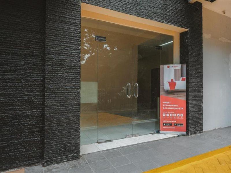 Reddoorz Plus Near Plaza Blok M Jakarta Ngoại thất bức ảnh