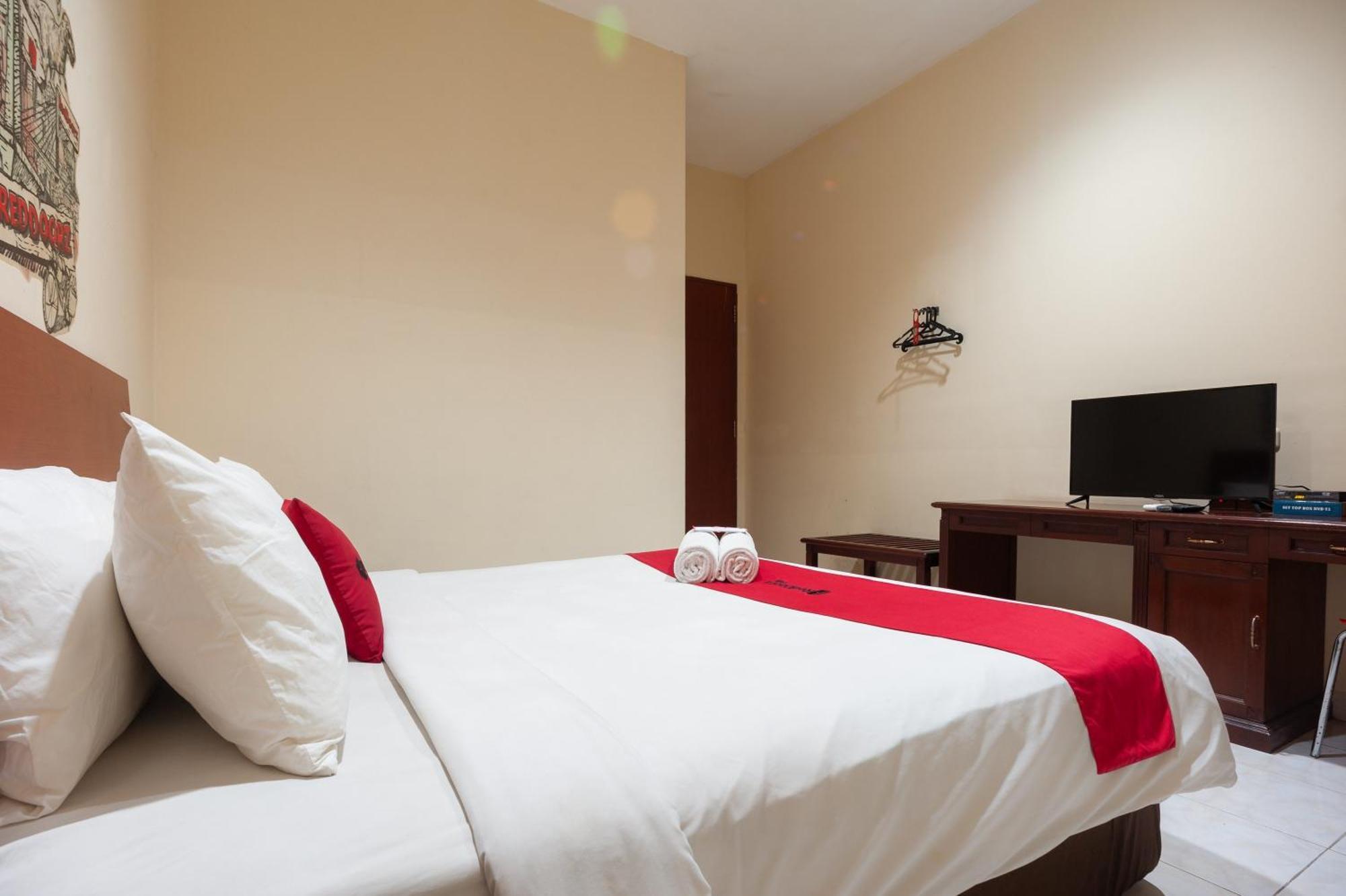 Reddoorz Plus Near Plaza Blok M Jakarta Ngoại thất bức ảnh