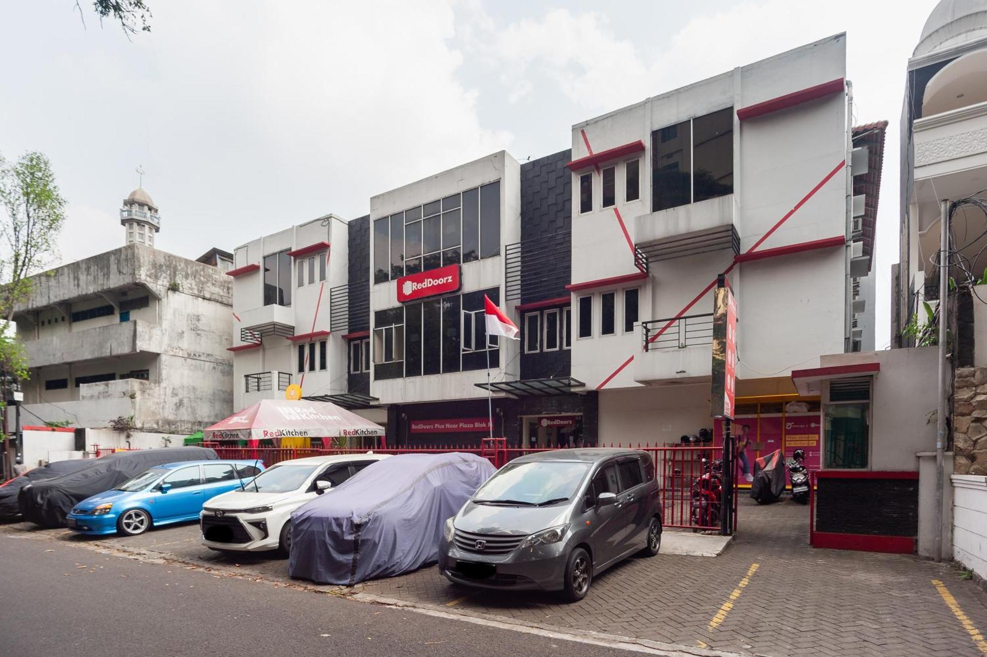 Reddoorz Plus Near Plaza Blok M Jakarta Ngoại thất bức ảnh