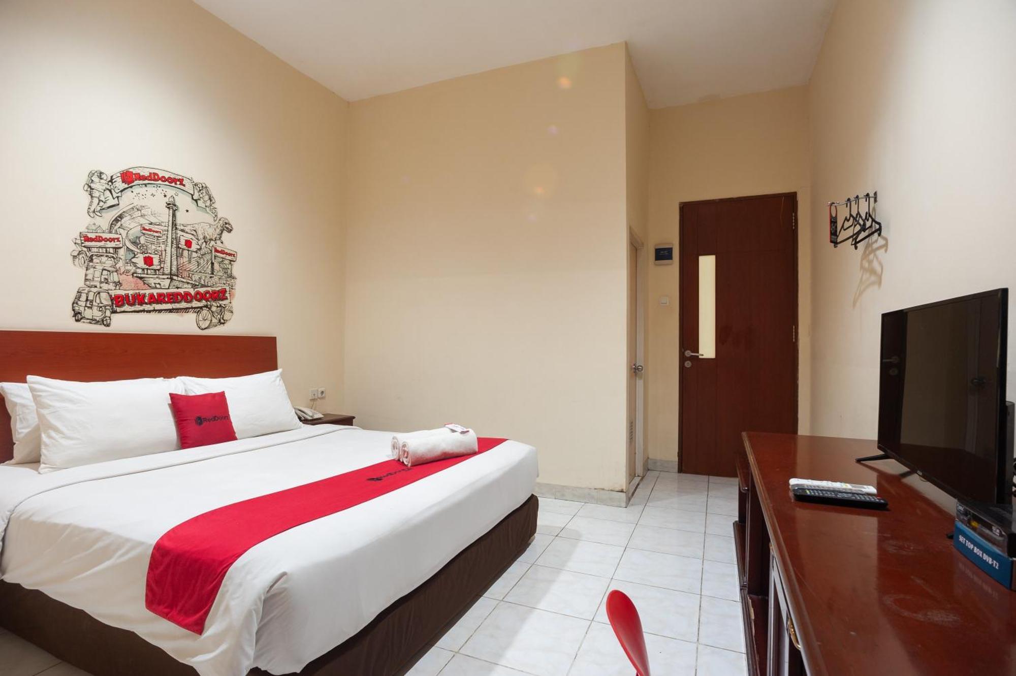 Reddoorz Plus Near Plaza Blok M Jakarta Ngoại thất bức ảnh