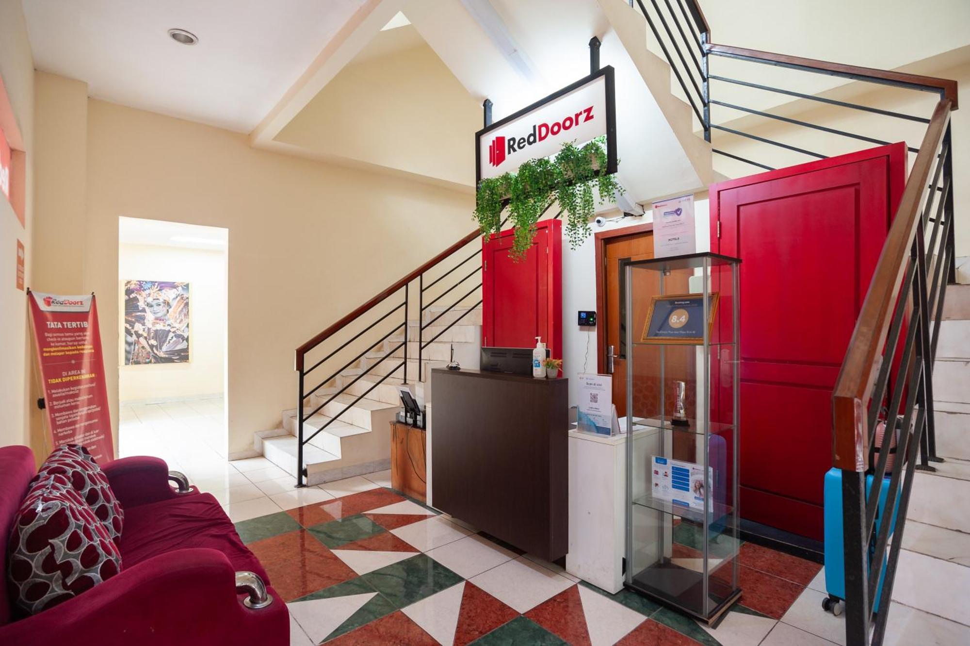 Reddoorz Plus Near Plaza Blok M Jakarta Ngoại thất bức ảnh
