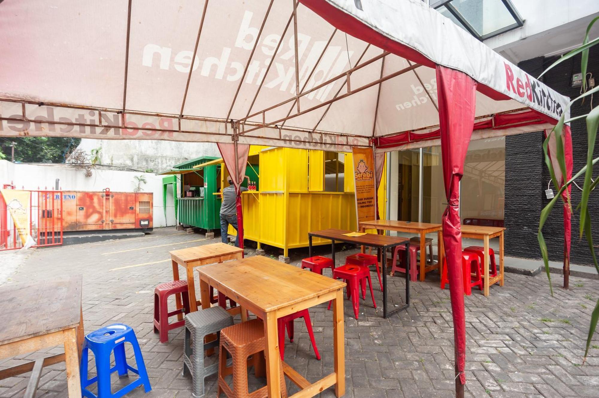 Reddoorz Plus Near Plaza Blok M Jakarta Ngoại thất bức ảnh
