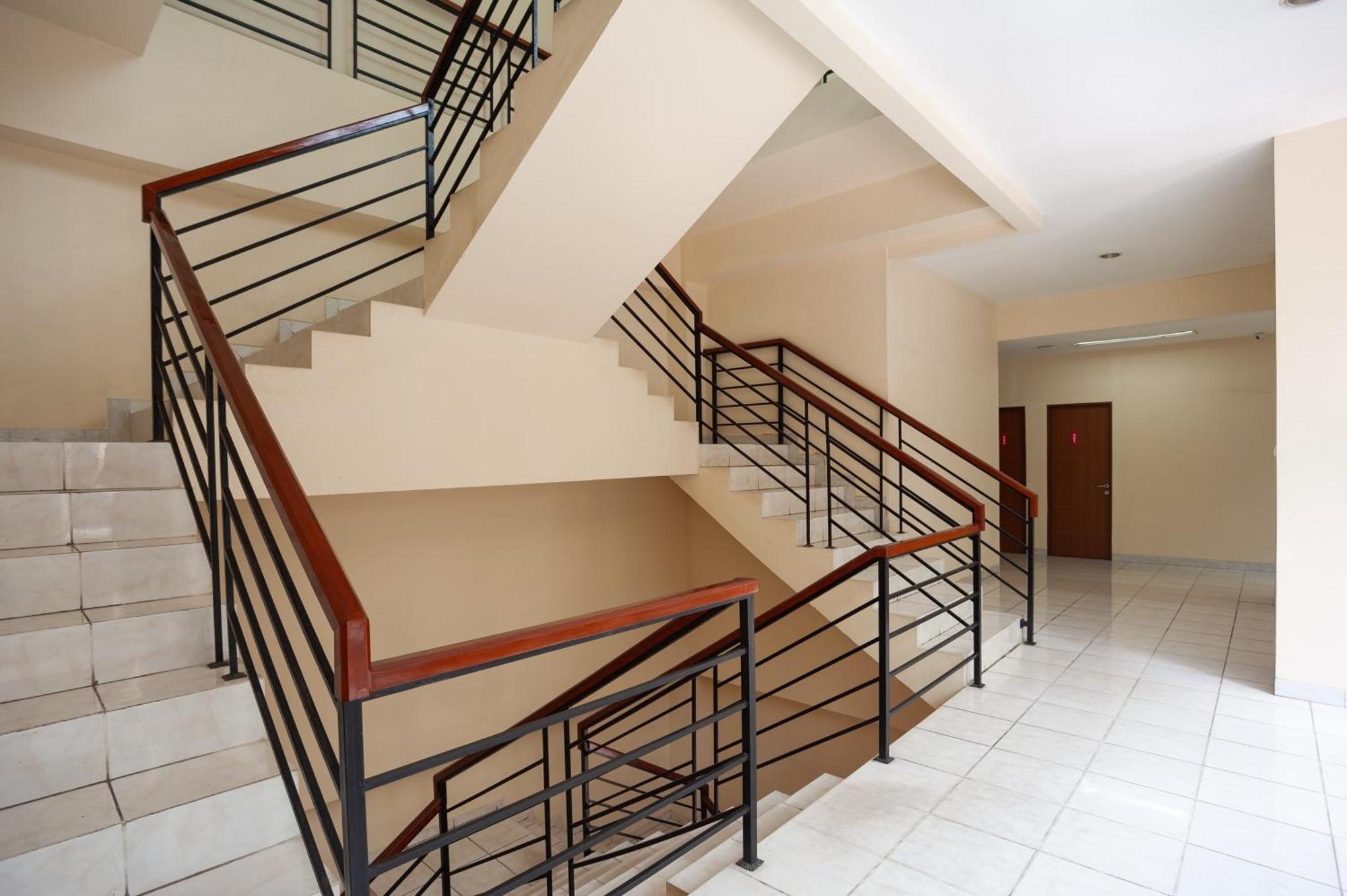 Reddoorz Plus Near Plaza Blok M Jakarta Ngoại thất bức ảnh